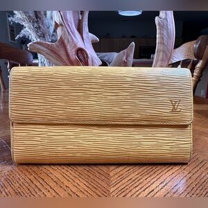 Louis Vuitton epi leather Sarah Portefeuille long wallet